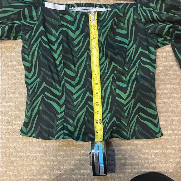 Corey Lynn Calter Anthropologie Black and Green Zigzag Batik Cotton Blouse - Picture 10 of 10